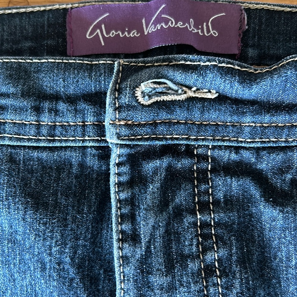 Gloria Vanderbilt jeans size 8